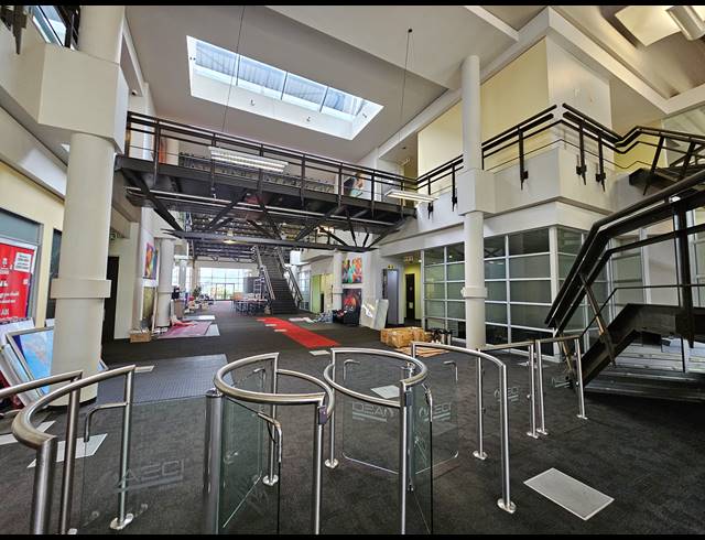 3,888M² OFFICE TO LET IN LONGMEADOW